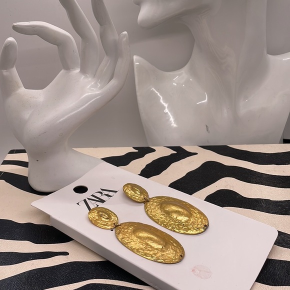 Earrings of the Season. Statement Gold Textured Large Very Lightweight Gorg!!! - Picture 4 of 8